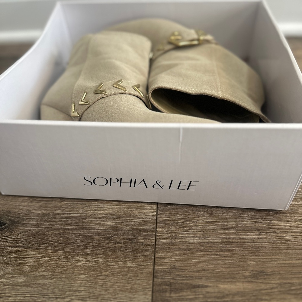 Brand: Sophia & Lee Color: Beige  Size: 8  Been worn a few times.